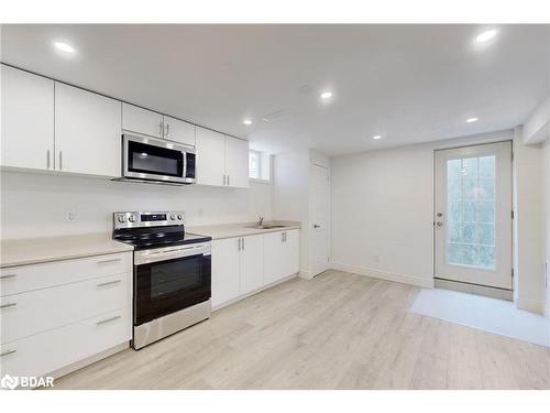 19 Hillpath Crescent, Brampton, ON - Indoor Photo Showing Kitchen