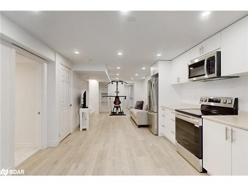 19 Hillpath Crescent, Brampton, ON - Indoor Photo Showing Kitchen