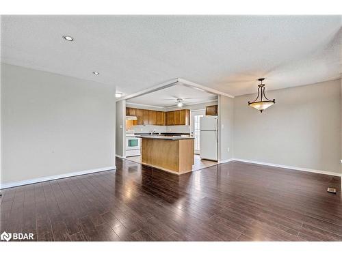 16 Herrell Avenue, Barrie, ON - Indoor Photo Showing Kitchen