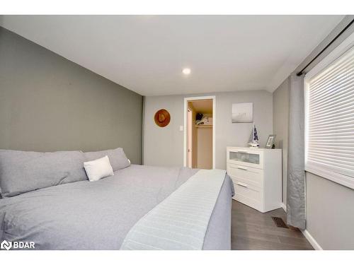 179 Melrose Avenue, Wasaga Beach, ON - Indoor Photo Showing Bedroom