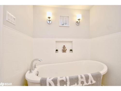 179 Melrose Avenue, Wasaga Beach, ON - Indoor Photo Showing Bathroom