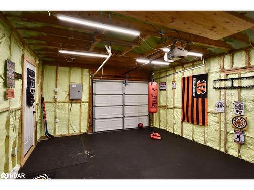 179 Melrose Avenue, Wasaga Beach, ON - Indoor Photo Showing Garage