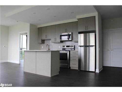 15 Lynch Street, Brampton, ON - Indoor Photo Showing Kitchen With Stainless Steel Kitchen