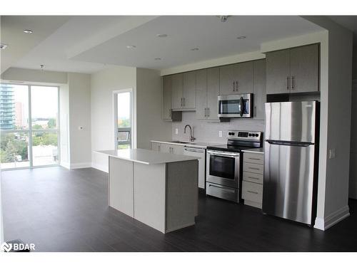 15 Lynch Street, Brampton, ON - Indoor Photo Showing Kitchen With Stainless Steel Kitchen