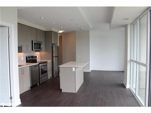 15 Lynch Street, Brampton, ON - Indoor Photo Showing Kitchen With Stainless Steel Kitchen