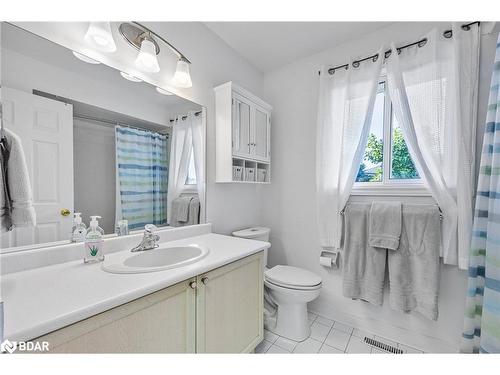 7 Bishop Drive, Barrie, ON - Indoor Photo Showing Bathroom