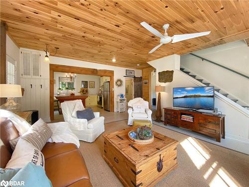 4 Spruce Street, Baysville, ON - Indoor Photo Showing Living Room