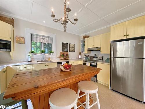 4 Spruce Street, Baysville, ON - Indoor Photo Showing Kitchen