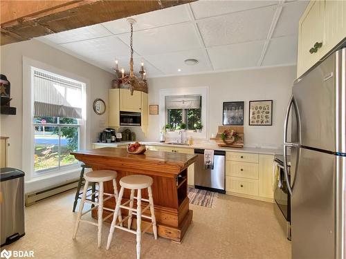 4 Spruce Street, Baysville, ON - Indoor Photo Showing Kitchen