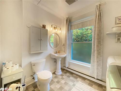 4 Spruce Street, Baysville, ON - Indoor Photo Showing Bathroom