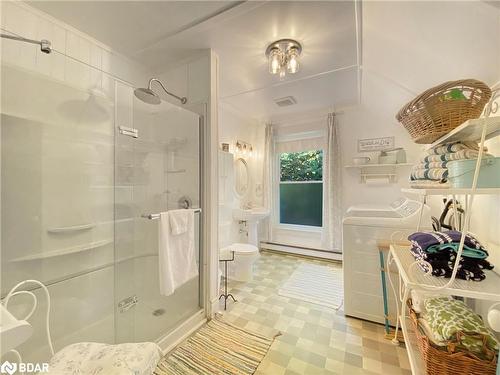 4 Spruce Street, Baysville, ON - Indoor Photo Showing Bathroom