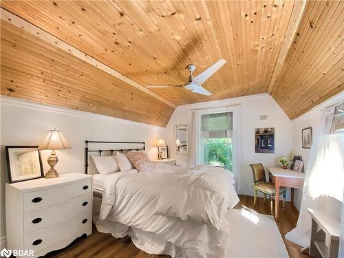 4 Spruce Street, Baysville, ON - Indoor Photo Showing Bedroom