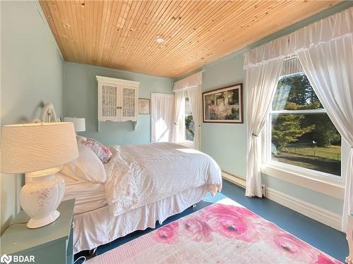 4 Spruce Street, Baysville, ON - Indoor Photo Showing Bedroom