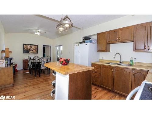 2 Shamrock Crescent, Angus, ON - Indoor Photo Showing Kitchen With Double Sink