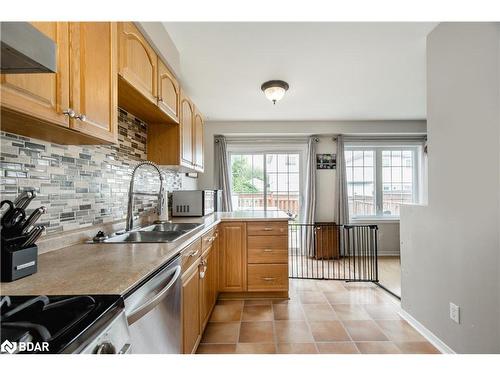 1222 Inniswood Street, Innisfil, ON - Indoor Photo Showing Kitchen With Double Sink