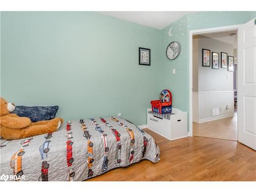 1222 Inniswood Street, Innisfil, ON - Indoor Photo Showing Bedroom