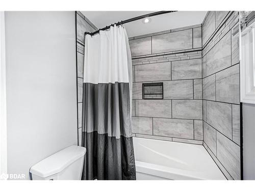 9 Quail Crescent, Barrie, ON - Indoor Photo Showing Bathroom