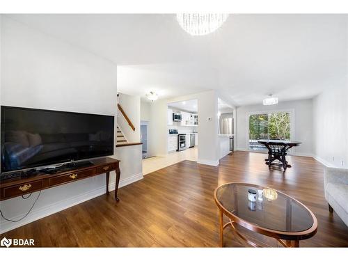 43 Shoreview Drive, Barrie, ON - Indoor Photo Showing Living Room