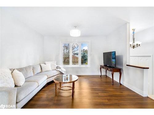 43 Shoreview Drive, Barrie, ON - Indoor Photo Showing Living Room