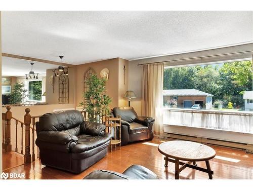 65 Meadow Heights Drive, Bracebridge, ON - Indoor Photo Showing Living Room