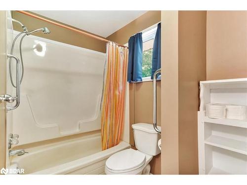 65 Meadow Heights Drive, Bracebridge, ON - Indoor Photo Showing Bathroom