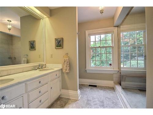 181 Peter Street N, Orillia, ON - Indoor Photo Showing Bathroom