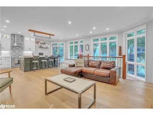 101 Budds Mill Road, Snow Valley, ON - Indoor Photo Showing Living Room