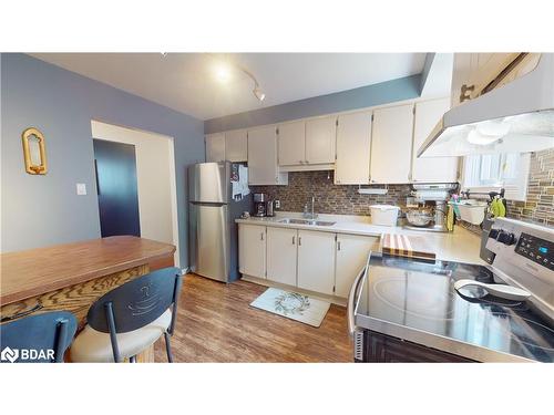 170 Parkside Drive E, Fergus, ON - Indoor Photo Showing Kitchen