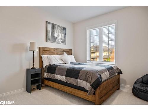 95 Trail Boulevard, Minesing, ON - Indoor Photo Showing Bedroom