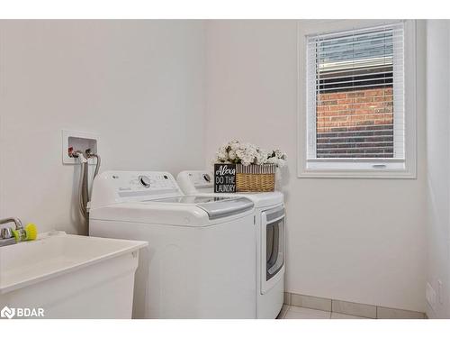 95 Trail Boulevard, Minesing, ON - Indoor Photo Showing Laundry Room