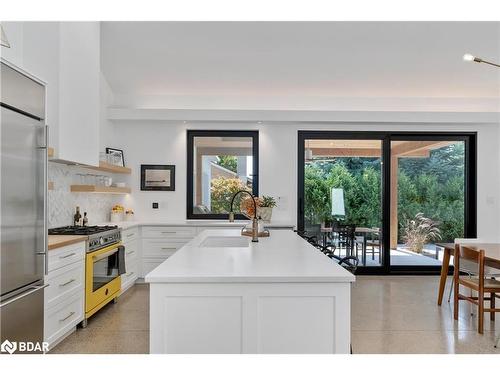 64 Puget Street, Barrie, ON - Indoor Photo Showing Kitchen With Upgraded Kitchen