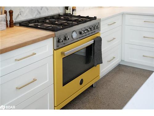 64 Puget Street, Barrie, ON - Indoor Photo Showing Kitchen