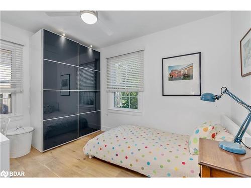 64 Puget Street, Barrie, ON - Indoor Photo Showing Bedroom