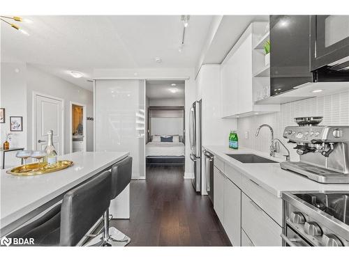 1611-33 Shore Breeze Drive, Toronto, ON - Indoor Photo Showing Kitchen With Upgraded Kitchen