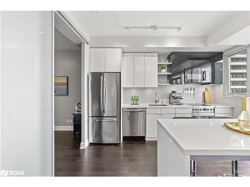 1611-33 Shore Breeze Drive, Toronto, ON - Indoor Photo Showing Kitchen With Stainless Steel Kitchen