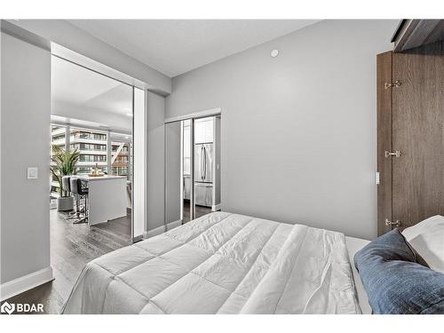 1611-33 Shore Breeze Drive, Toronto, ON - Indoor Photo Showing Bedroom