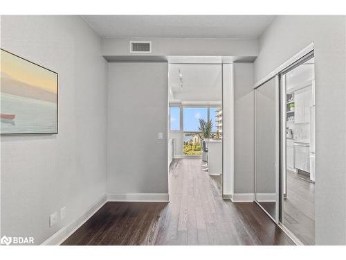 1611-33 Shore Breeze Drive, Toronto, ON - Indoor Photo Showing Other Room