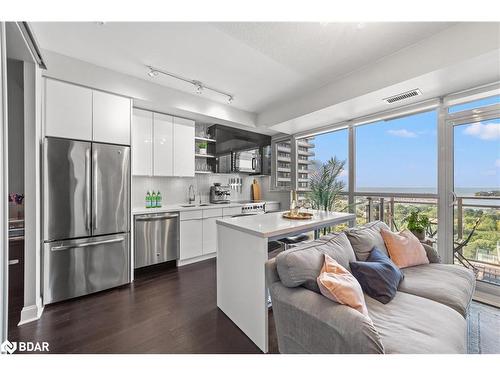 1611-33 Shore Breeze Drive, Toronto, ON - Indoor Photo Showing Kitchen With Stainless Steel Kitchen