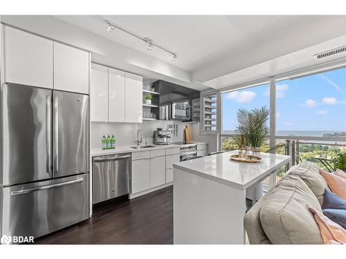 1611-33 Shore Breeze Drive, Toronto, ON - Indoor Photo Showing Kitchen With Stainless Steel Kitchen With Upgraded Kitchen