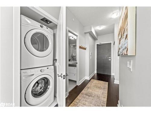 1611-33 Shore Breeze Drive, Toronto, ON - Indoor Photo Showing Laundry Room