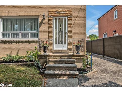 55 Laurel Avenue, Toronto, ON - Outdoor