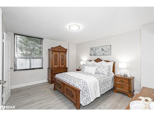 314-10 Edgecliff Golfway, North York, ON - Indoor Photo Showing Bedroom