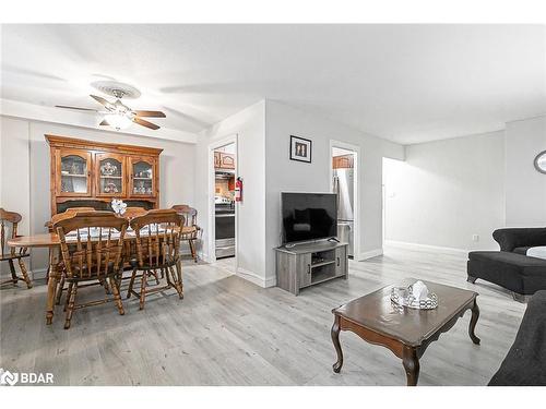 314-10 Edgecliff Golfway, North York, ON - Indoor Photo Showing Living Room