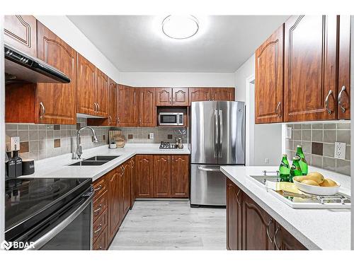 314-10 Edgecliff Golfway, North York, ON - Indoor Photo Showing Kitchen With Double Sink