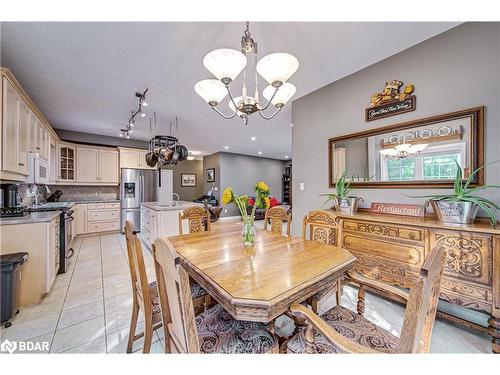 19 Mccarthy Court, Barrie, ON - Indoor Photo Showing Dining Room