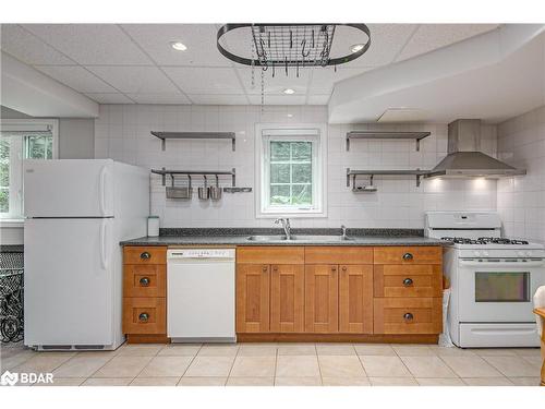 19 Mccarthy Court, Barrie, ON - Indoor Photo Showing Kitchen With Double Sink