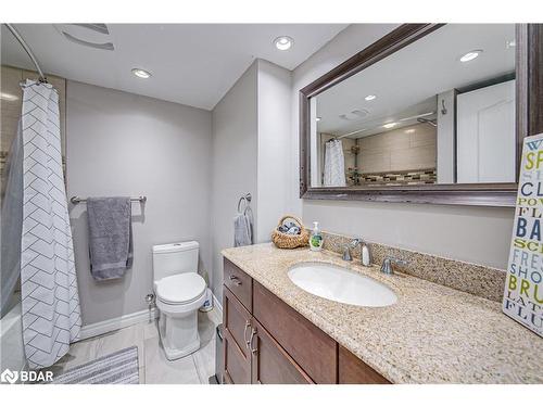 19 Mccarthy Court, Barrie, ON - Indoor Photo Showing Bathroom