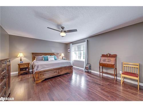 19 Mccarthy Court, Barrie, ON - Indoor Photo Showing Bedroom