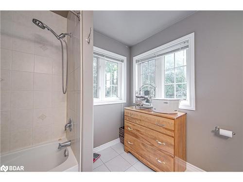 19 Mccarthy Court, Barrie, ON - Indoor Photo Showing Bathroom