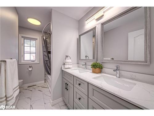 19 Mccarthy Court, Barrie, ON - Indoor Photo Showing Bathroom